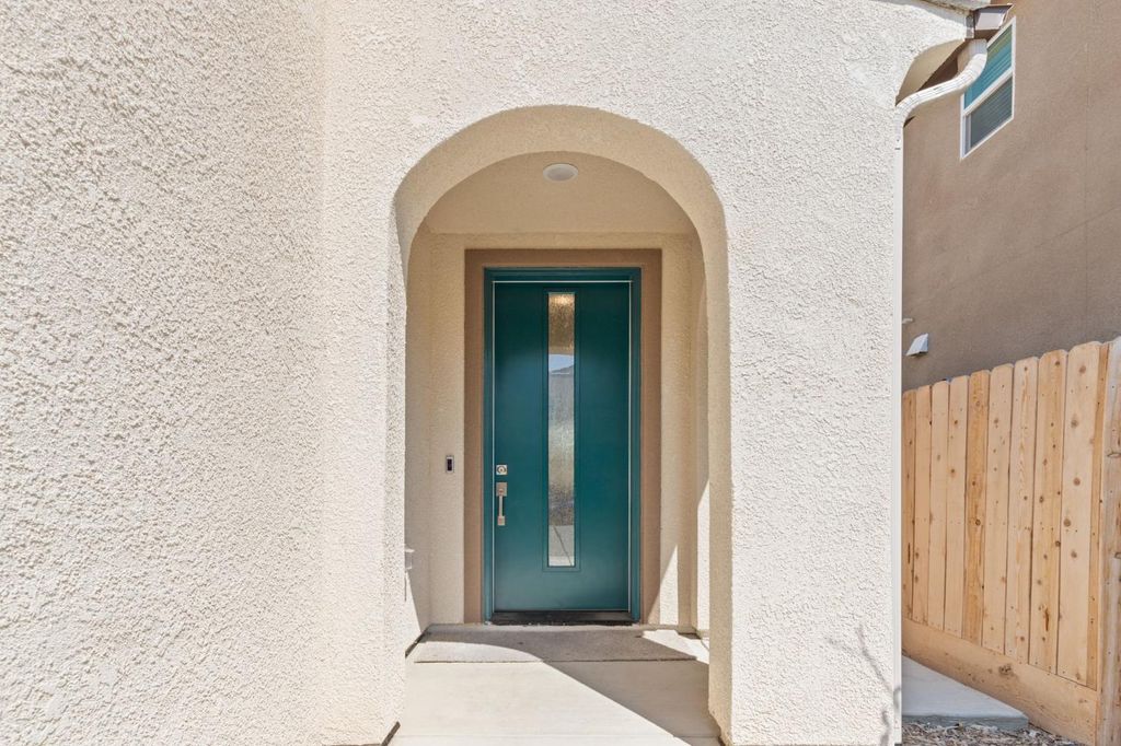 Image 5 of property listing at 1109 Royalty Way W, Madera, CA 93636