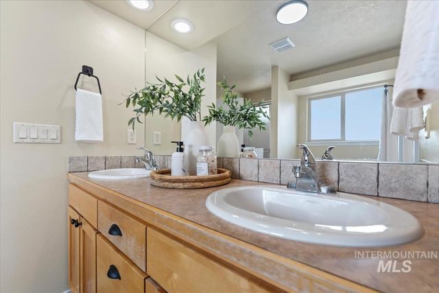 12840 Quail Run Ln., Caldwell, ID 83607