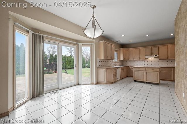 33160 Wendy Drive, Sterling Heights, MI 48310