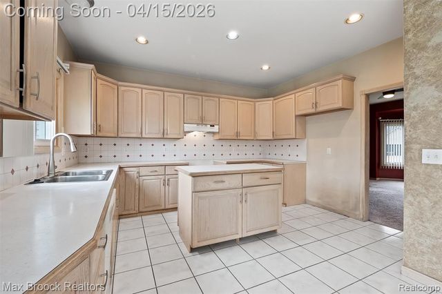33160 Wendy Drive, Sterling Heights, MI 48310