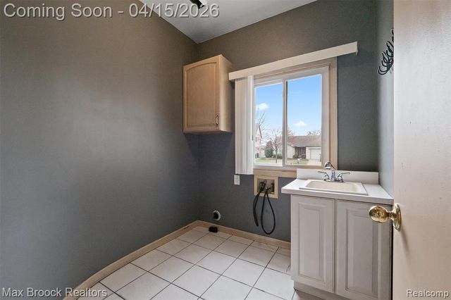 33160 Wendy Drive, Sterling Heights, MI 48310