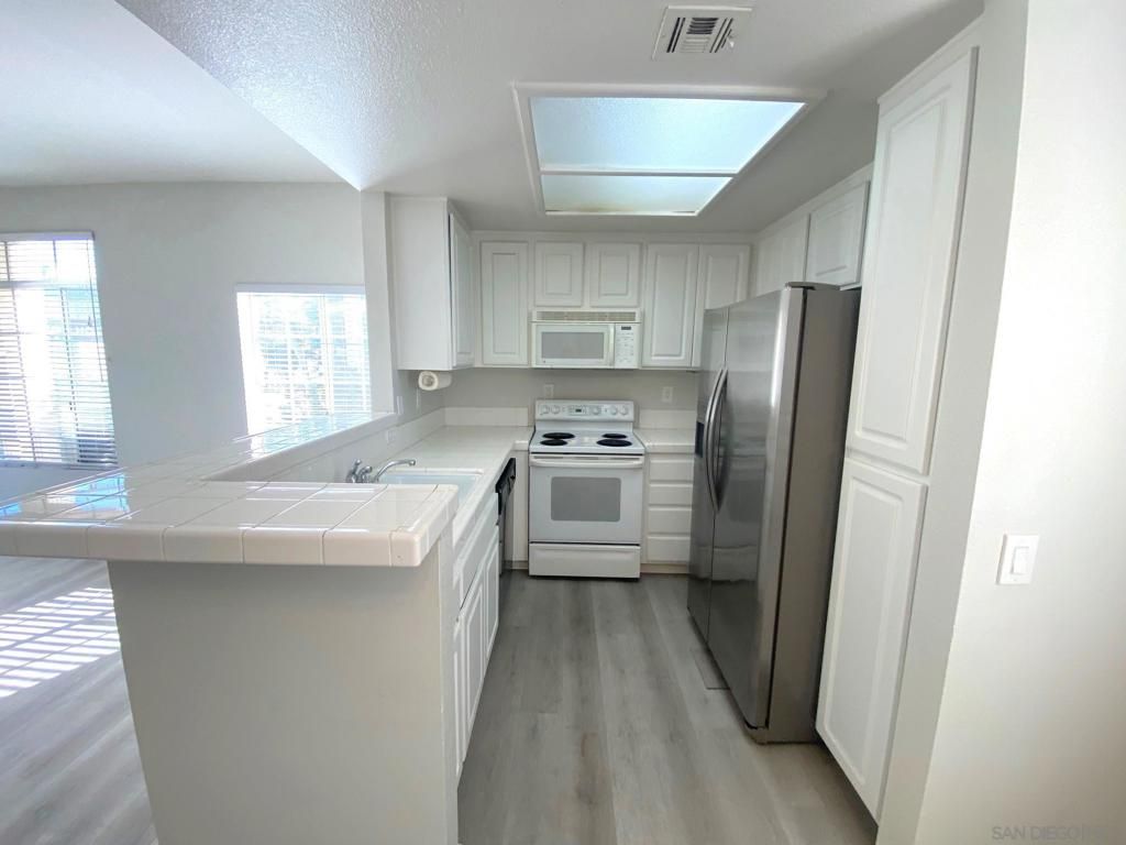 2220 Camino de la Reina 204, San Diego, CA 92108 — photo 5