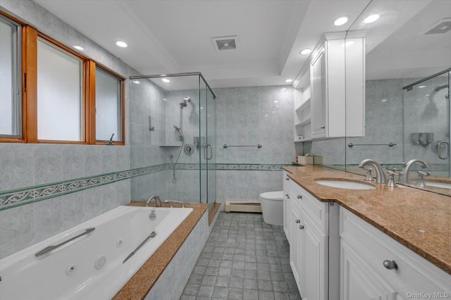 20 Jeffrey Lane, Great Neck, NY 11020