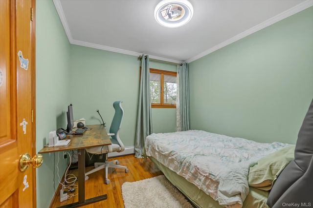 20 Jeffrey Lane, Great Neck, NY 11020