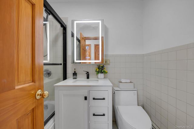 20 Jeffrey Lane, Great Neck, NY 11020