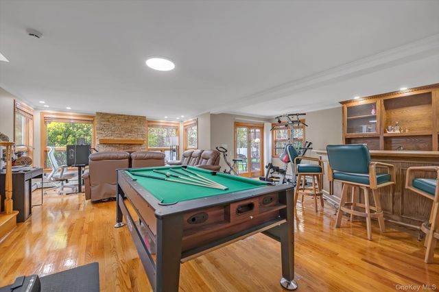 20 Jeffrey Lane, Great Neck, NY 11020