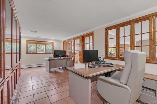 20 Jeffrey Lane, Great Neck, NY 11020