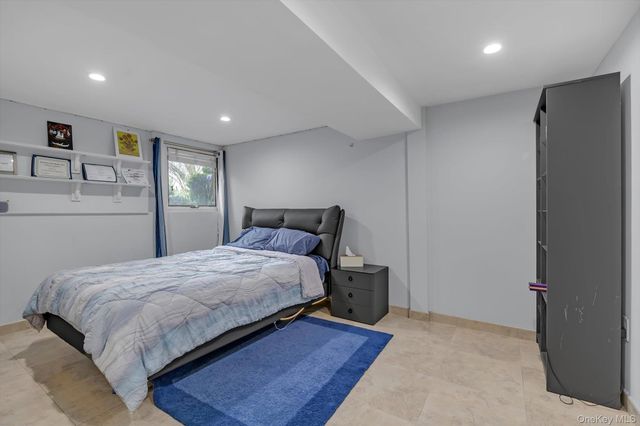 20 Jeffrey Lane, Great Neck, NY 11020