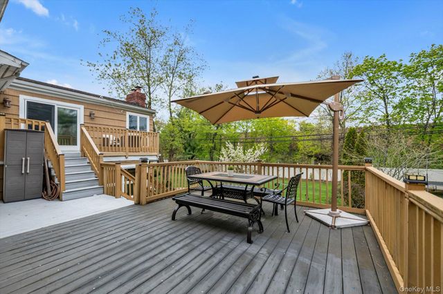 20 Jeffrey Lane, Great Neck, NY 11020