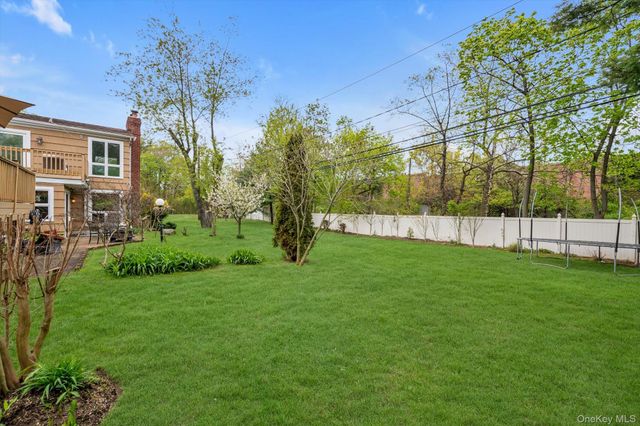 20 Jeffrey Lane, Great Neck, NY 11020