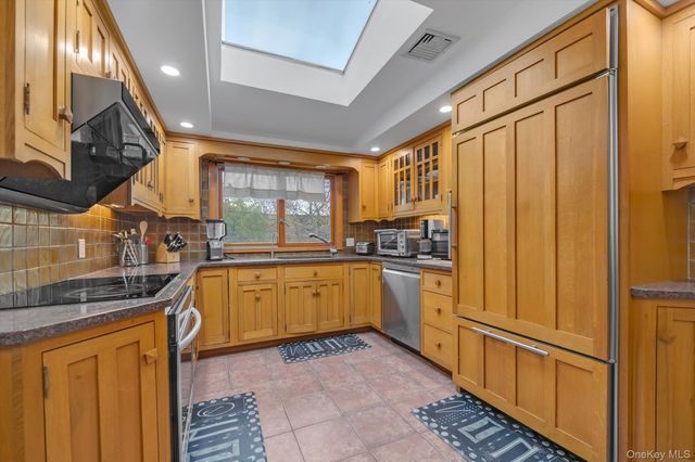 20 Jeffrey Lane, Great Neck, NY 11020