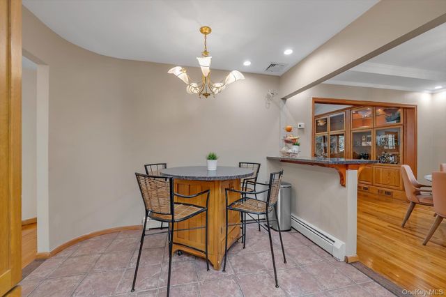 20 Jeffrey Lane, Great Neck, NY 11020