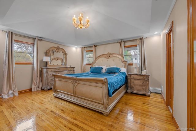 20 Jeffrey Lane, Great Neck, NY 11020