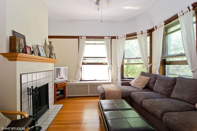 625 W Barry Avenue 3A, Chicago, IL 60657