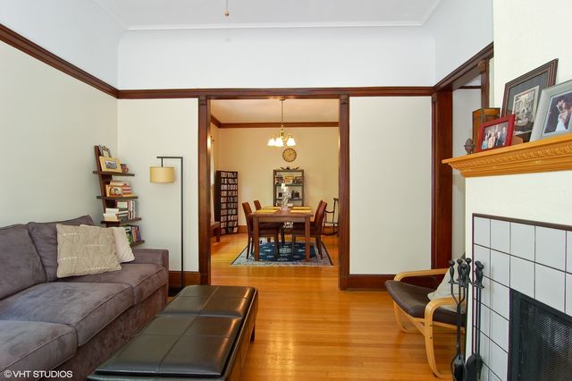 625 W Barry Avenue 3A, Chicago, IL 60657