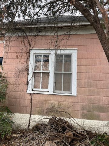 620 Washburn ST, Taylor, TX 76574