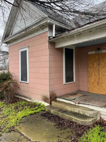 620 Washburn ST, Taylor, TX 76574