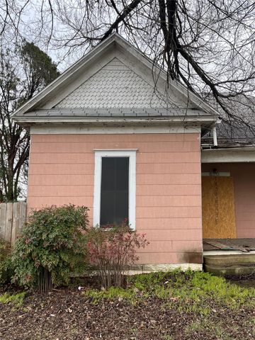 620 Washburn ST, Taylor, TX 76574