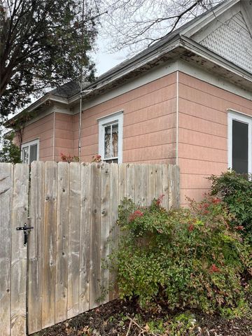 620 Washburn ST, Taylor, TX 76574