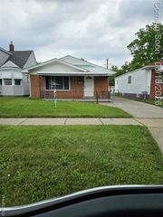 17723 Oakdale Street, Roseville, MI 48066