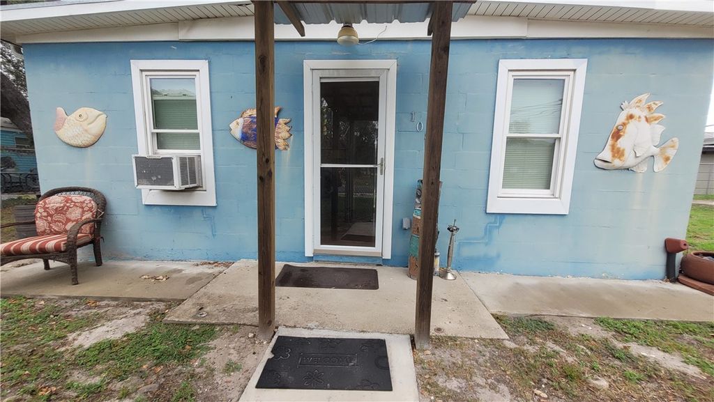 108 N Hood St, Rockport, TX 78382 — exterior