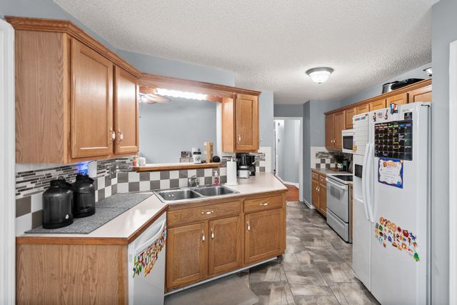 3387 Poplar Hl, Clarksville, TN 37043