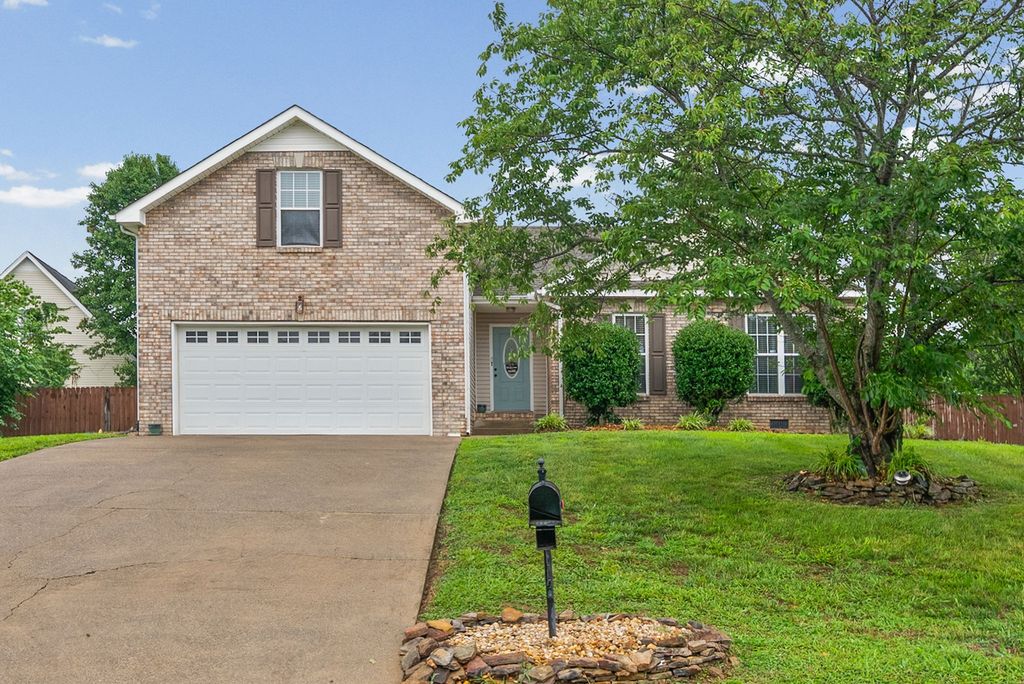 3387 Poplar Hl, Clarksville, TN 37043