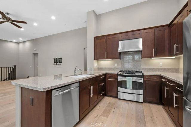 17 City Stroll, Irvine, CA 92620