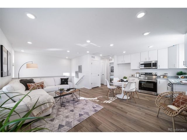 10053 Salem Ct, Commerce City, CO 80022