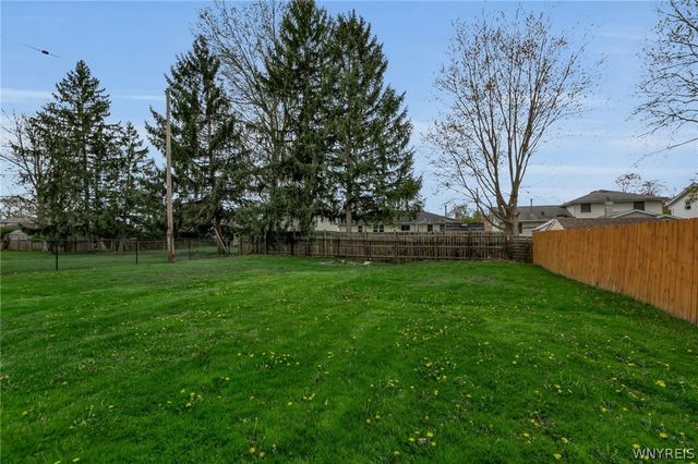 87 South Irwinwood Road, Lancaster, NY 14086