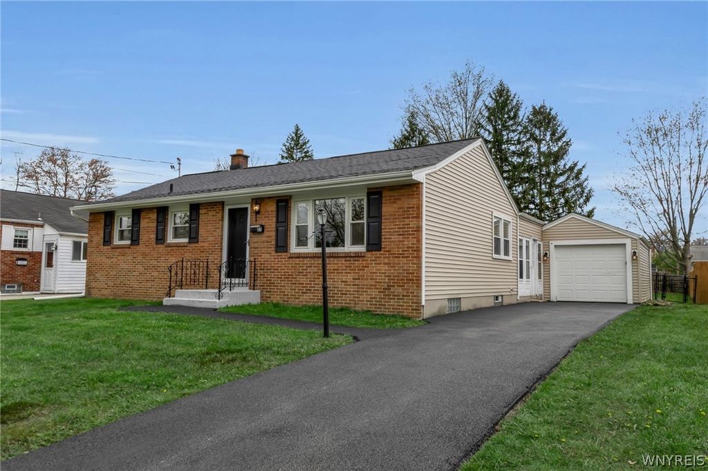 87 South Irwinwood Road, Lancaster, NY 14086