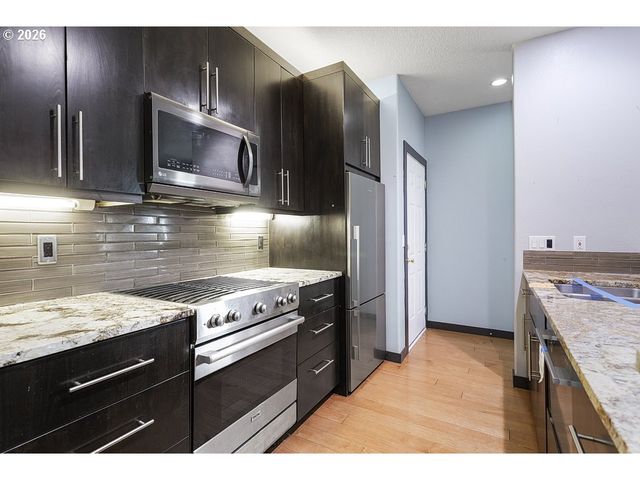 622 S NEVADA St D, Portland, OR 97219