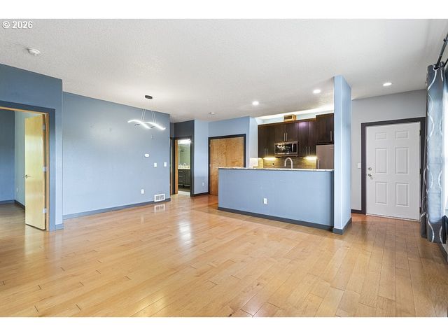 622 S NEVADA St D, Portland, OR 97219