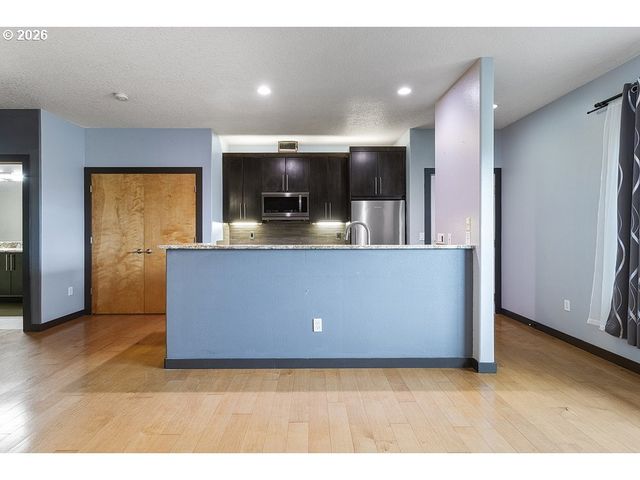 622 S NEVADA St D, Portland, OR 97219