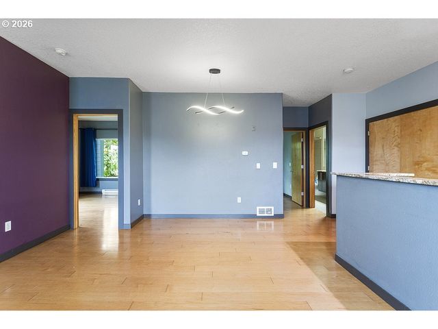 622 S NEVADA St D, Portland, OR 97219