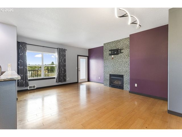 622 S NEVADA St D, Portland, OR 97219