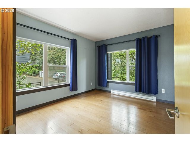 622 S NEVADA St D, Portland, OR 97219