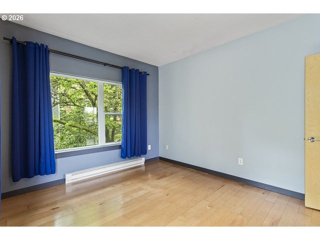 622 S NEVADA St D, Portland, OR 97219