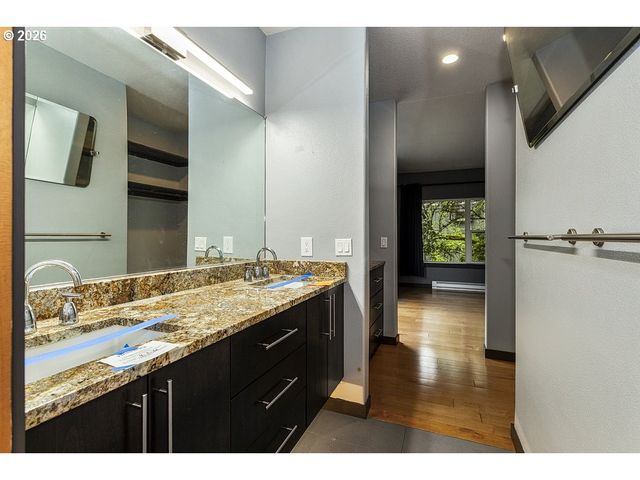 622 S NEVADA St D, Portland, OR 97219