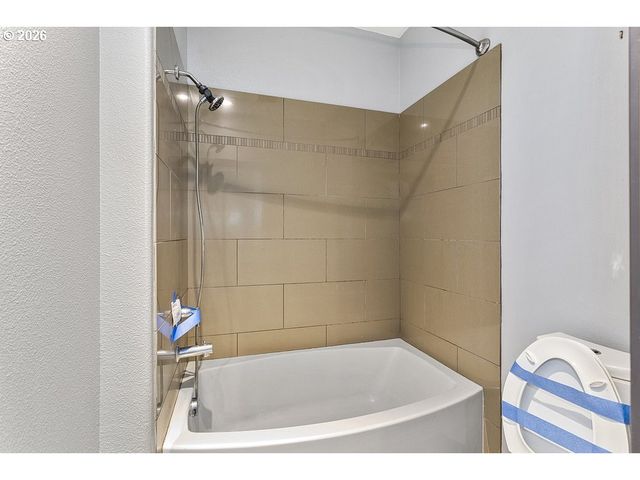 622 S NEVADA St D, Portland, OR 97219