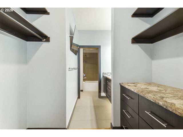 622 S NEVADA St D, Portland, OR 97219