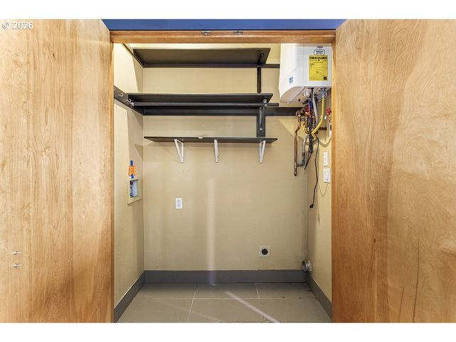 622 S NEVADA St D, Portland, OR 97219