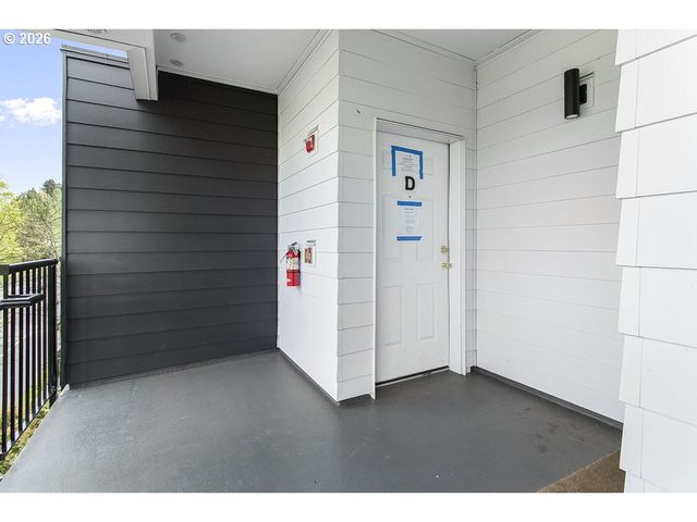 622 S NEVADA St D, Portland, OR 97219