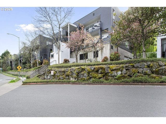 622 S NEVADA St D, Portland, OR 97219