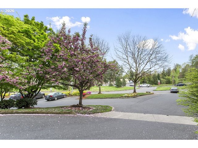 622 S NEVADA St D, Portland, OR 97219