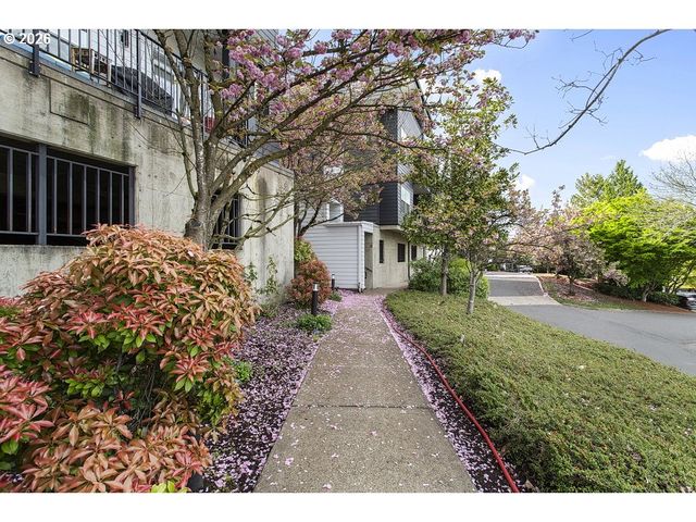 622 S NEVADA St D, Portland, OR 97219