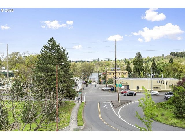 622 S NEVADA St D, Portland, OR 97219