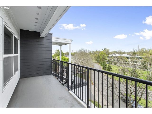 622 S NEVADA St D, Portland, OR 97219