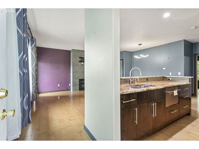 622 S NEVADA St D, Portland, OR 97219