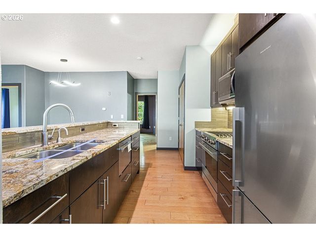 622 S NEVADA St D, Portland, OR 97219